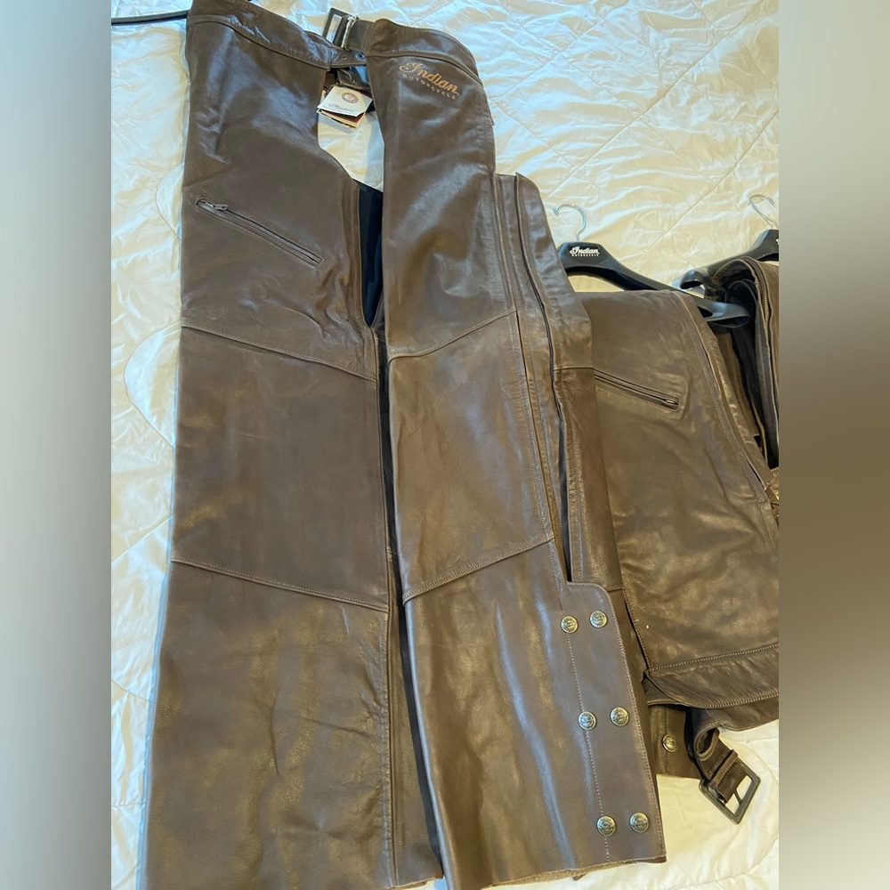 Unisex Brown Leather Chaps Size 2XL. Legs can zip to be a little bigger/smaller.